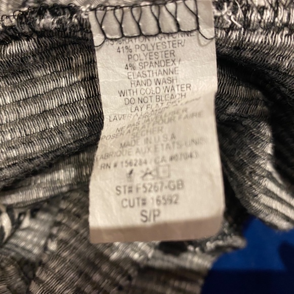 Sweet Patterned Blouse with ¾ Length Sleeves - Picture 5 of 5